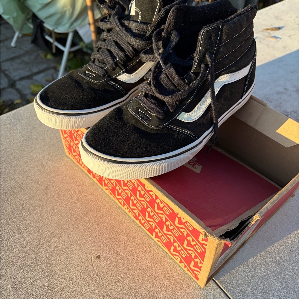 Vans Sk8-Hi Black & White High-Top Sneakers Men’s Size 8.5